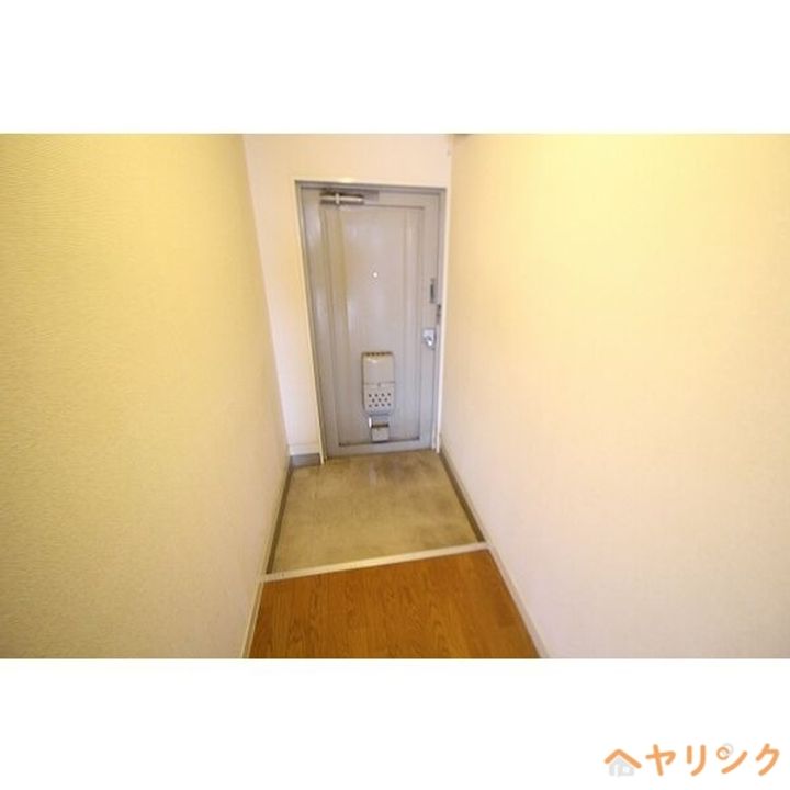 ウィステリア・イースト302の玄関