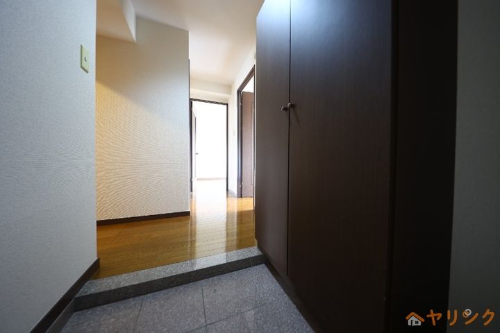 クレスト壱番館3Cの玄関