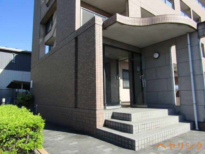 コンフォールコートKの玄関