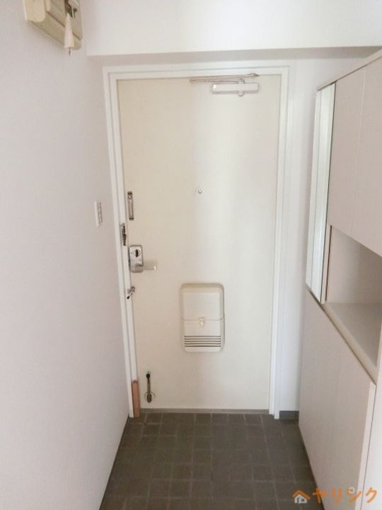 日比野ハイツの玄関