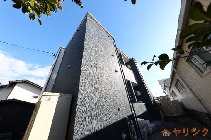 アドラブール新守山の外観