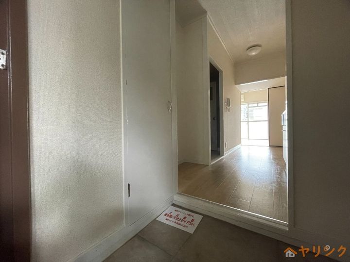 第一下林ビル202の玄関