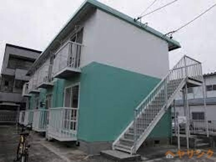 ジュネス鳩岡の外観