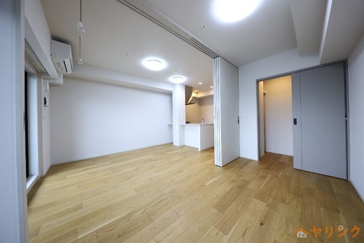 ローレルアイ名駅東の玄関