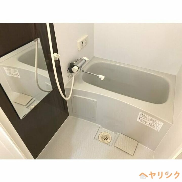 ベルセ黒川106の風呂