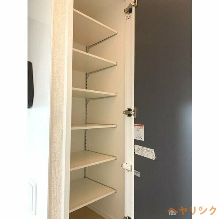 ベルセ黒川106の玄関