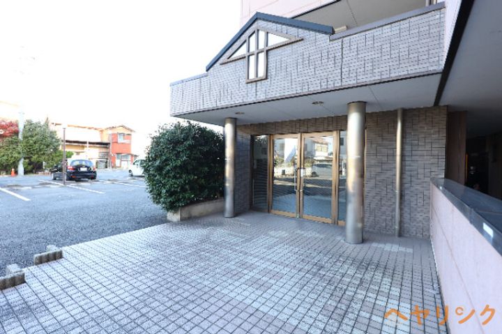 Villa上小田井壱番館の玄関