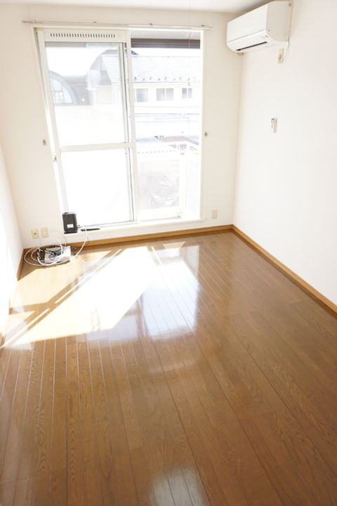 サンスウィートホーム202の居間