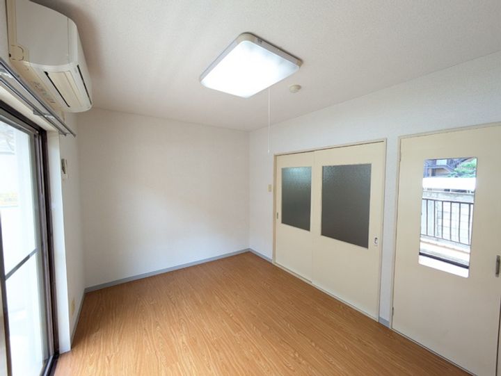 アーバンライフ新河原町106の寝室