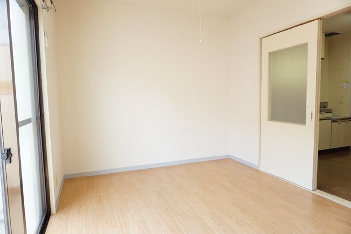 アーバンライフ新河原町303の居間