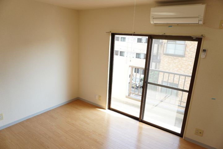 アーバンライフ新河原町303の居間