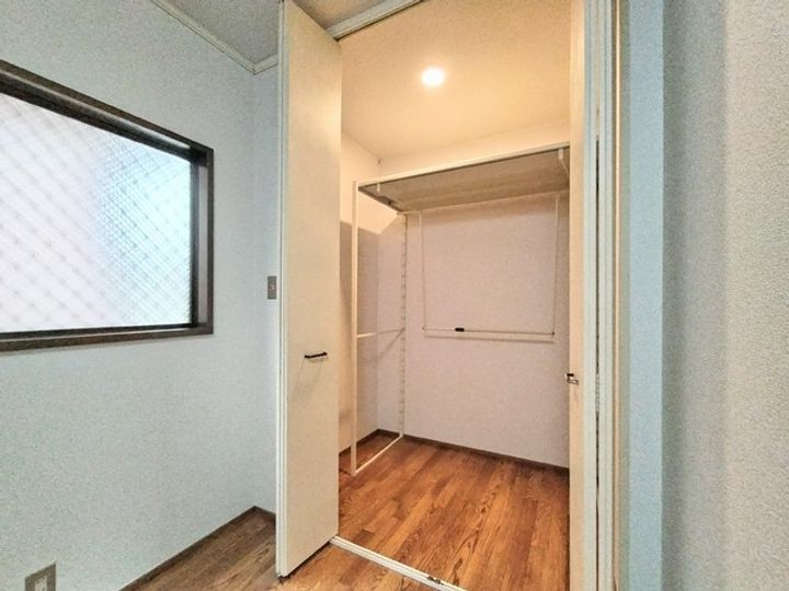 パオ102の内装