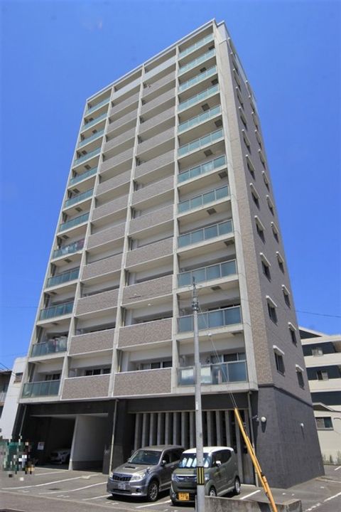 アーバン山越703の外観