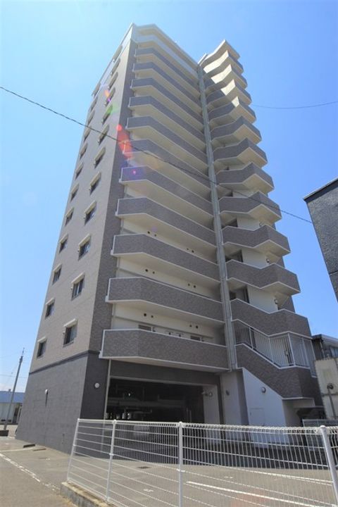 アーバン山越703の外観