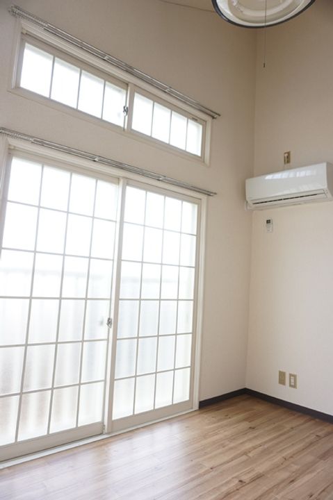 アップルハウス大新町201の居間