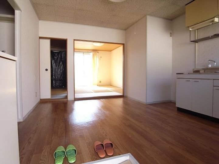 プレジール藤103の居間