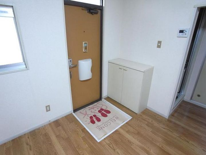 プレジール藤103の玄関