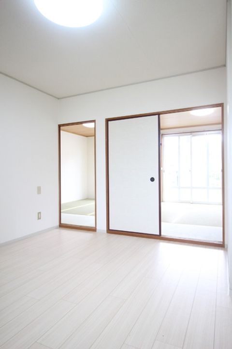 プレジール藤205の居間