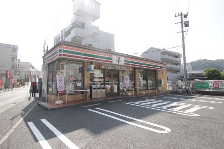 セカンド・レオ守恒402の周辺