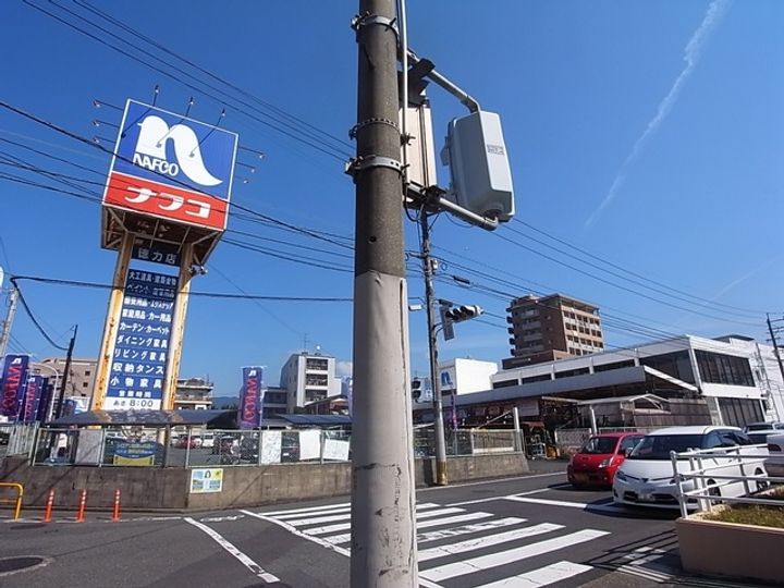 セカンド・レオ守恒402の周辺