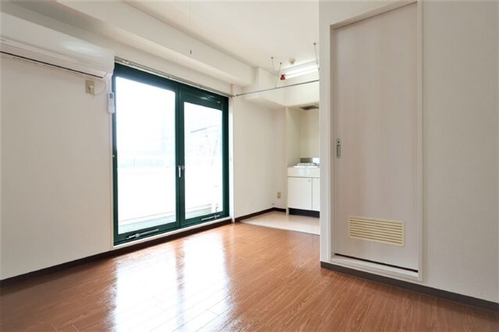 サンプラザ・ベビードール208の居間