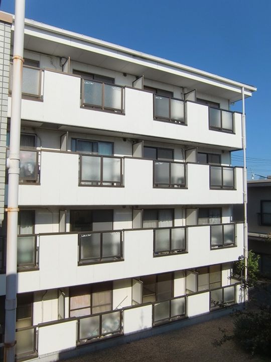 フォワイエ・デ・フィーユ301の外観