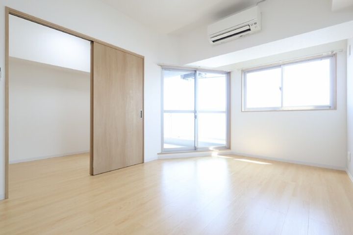 MAYFAIR STATION FRONT PREMIUM902の居間