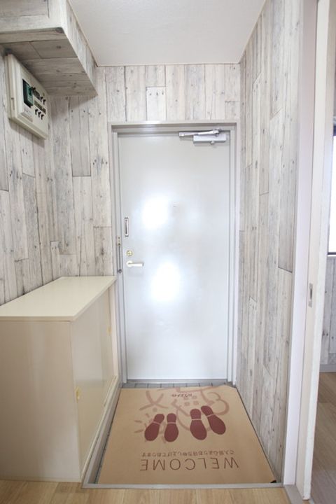 椎名ビル204の玄関