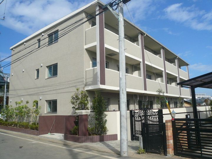 ラティーナ204の外観