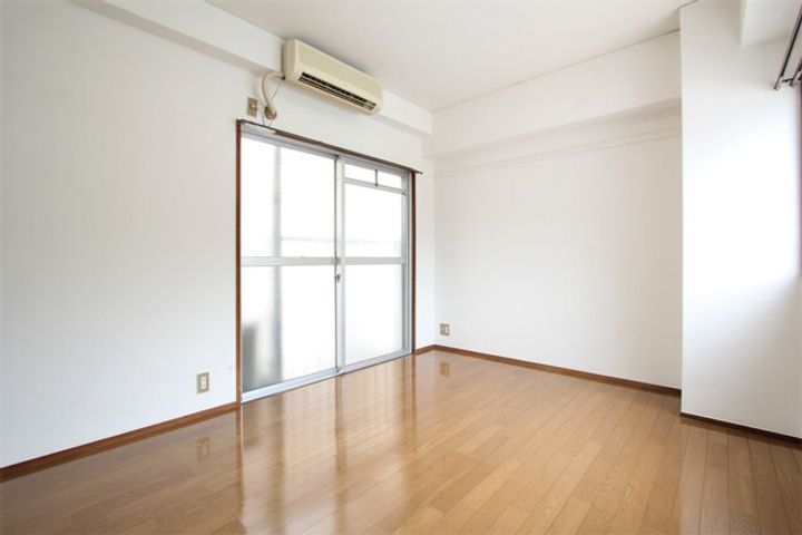 清水町ハイツ505の居間