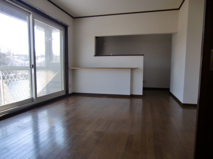 ラヴィールB棟201の居間