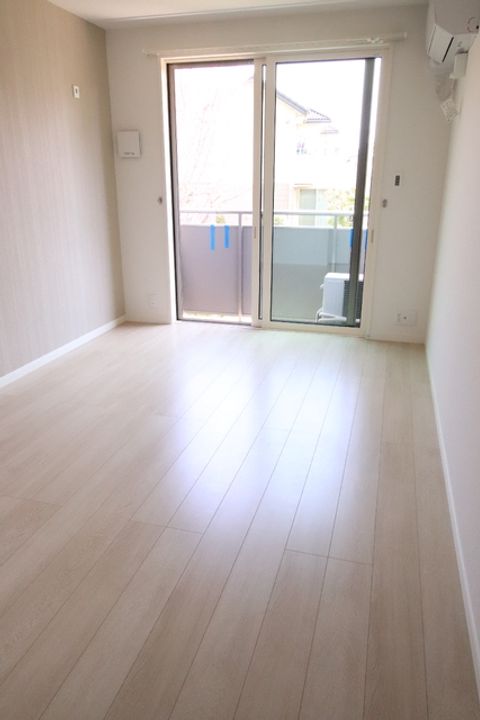 コンフォーティア船橋102の居間