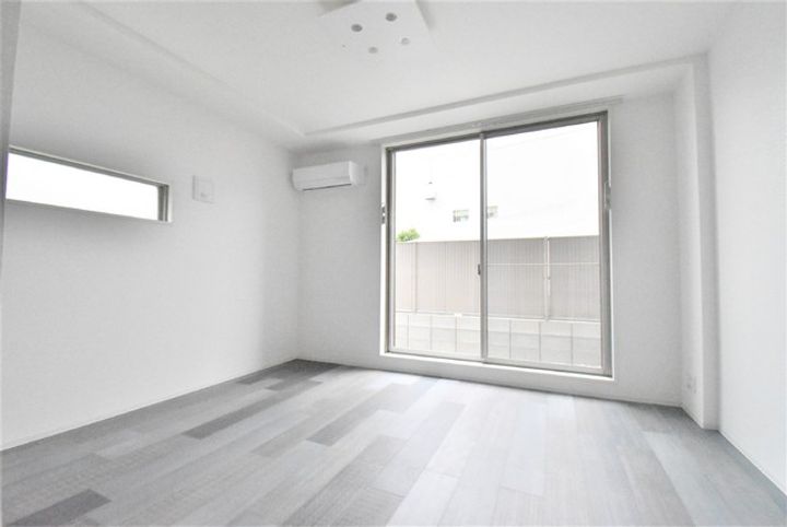 LUORE大曽根EAST101の居間