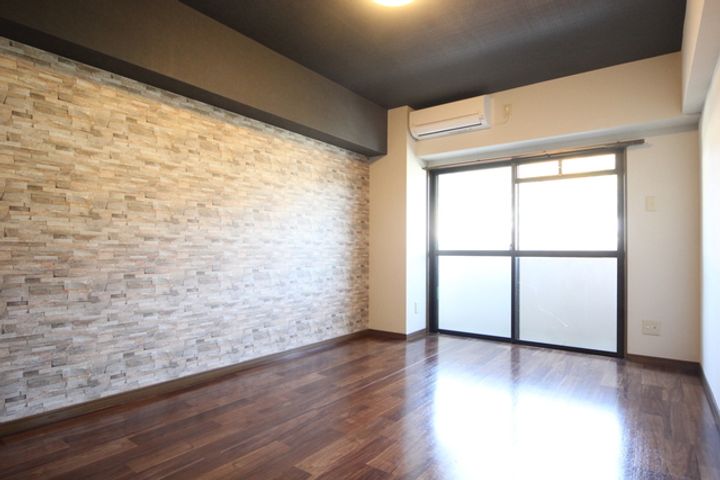 プライムone道後202の居間