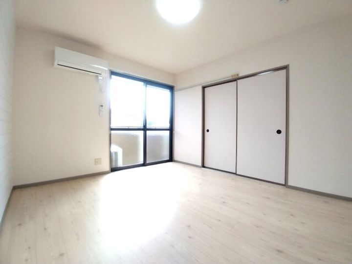 リッツハウス森松 B棟201の居間