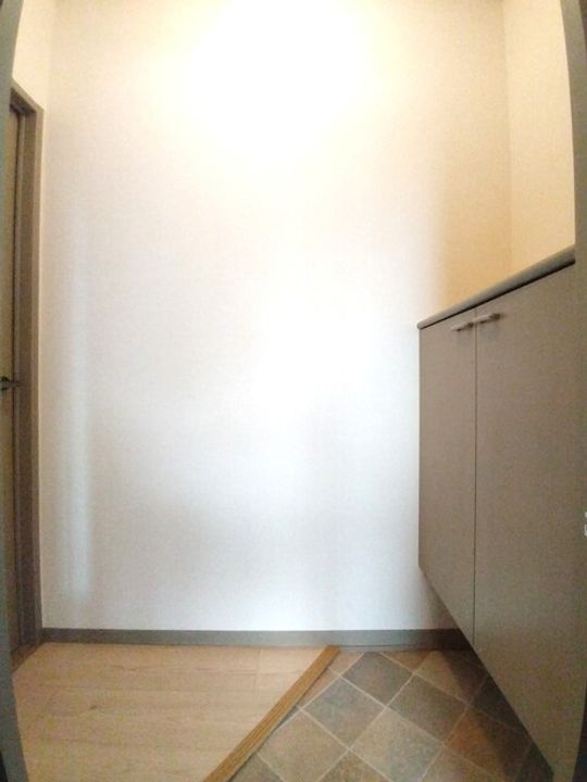 リッツハウス森松 B棟201の玄関