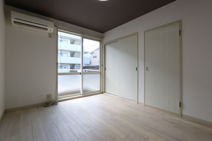 フレグランス本窪A棟102の居間