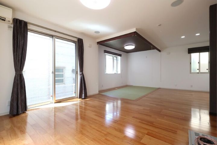 愛媛県松山市清水町4丁目(一戸建)の賃貸物件1の居間