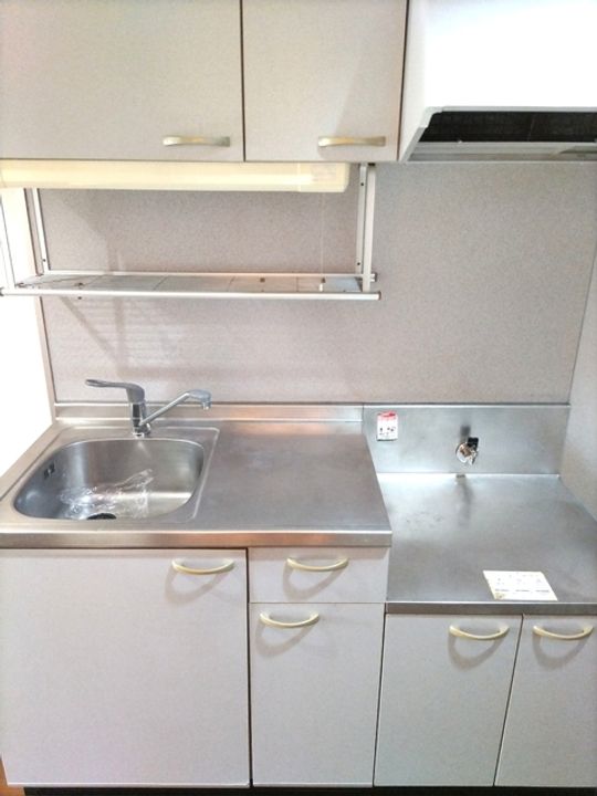 宮城県仙台市泉区市名坂字町の賃貸マンション202のキッチン