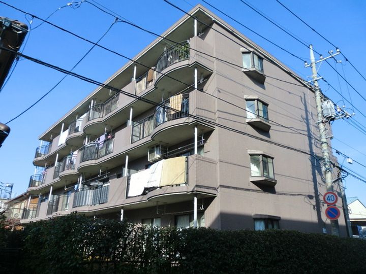 ファミール大宮302の外観