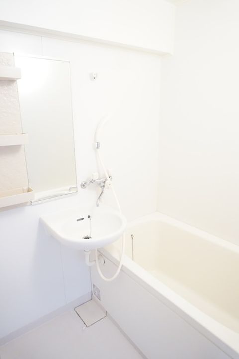 宮城県仙台市泉区市名坂字町の賃貸マンション206の風呂