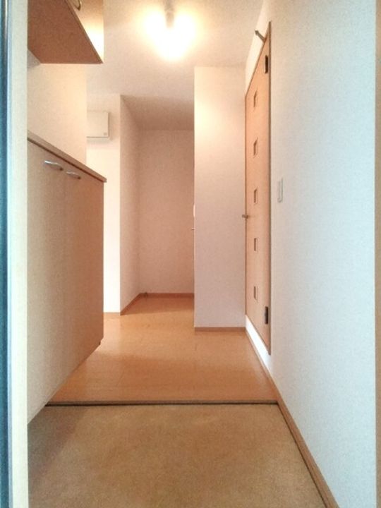 オッツ おぜまち A棟205の玄関