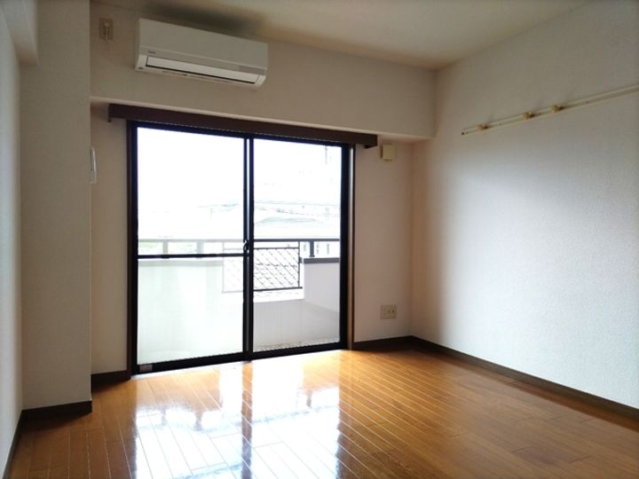 ハイライズ泉中央302の居間