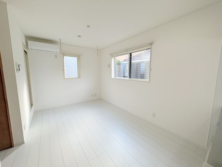 ラグライフ向山203の居間