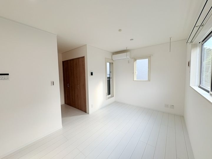 ラグライフ向山203の居間