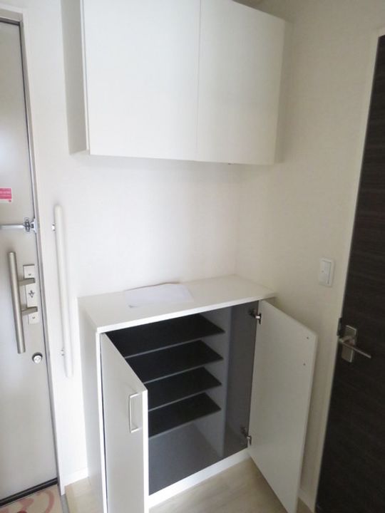 千葉県君津市郡1丁目の賃貸アパート302の玄関