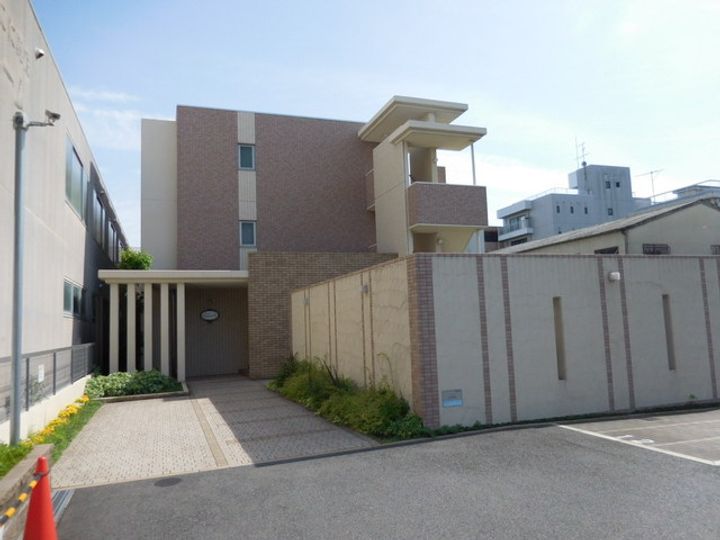 京都府京都市南区上鳥羽南花名町の賃貸マンションの外観
