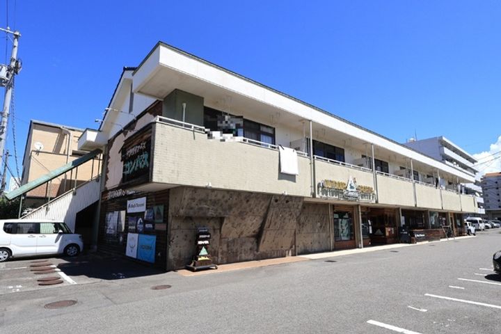 シャンシュール松山205の外観