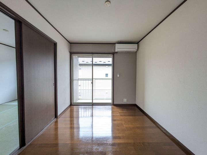 アバンサール八乙女Ⅱ203の居間