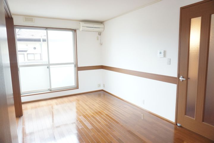 カンパーニュ穂波参番館102の居間